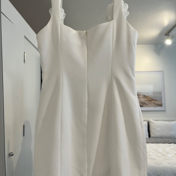 Elliatt Trompe 3D Floral Mini Dress In White - Picture 4 of 4